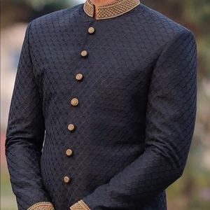 Black Sherwani with Kulla (Turban) by Ismail Farid | Indian Wedding Pakistani